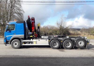 Système lève conteneur HYVA Camion 8X4 Tridem avec grue