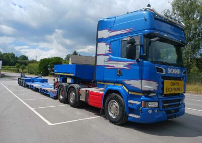 Tracteur SCANIA 6X2 / Semi extra-surbaissée GOLDHOFER
